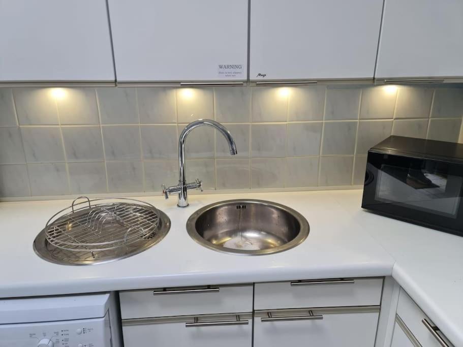 Вилла Arvonia Sleeps 7, Sea Views, Dog Friendly Нью-Ки Экстерьер фото